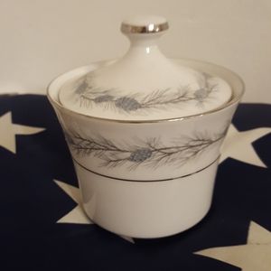 Style House Dutchess Sugar Bowl and Lid